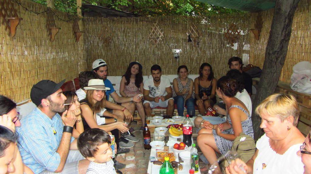 Friends Hostel Bucarest Exterior foto
