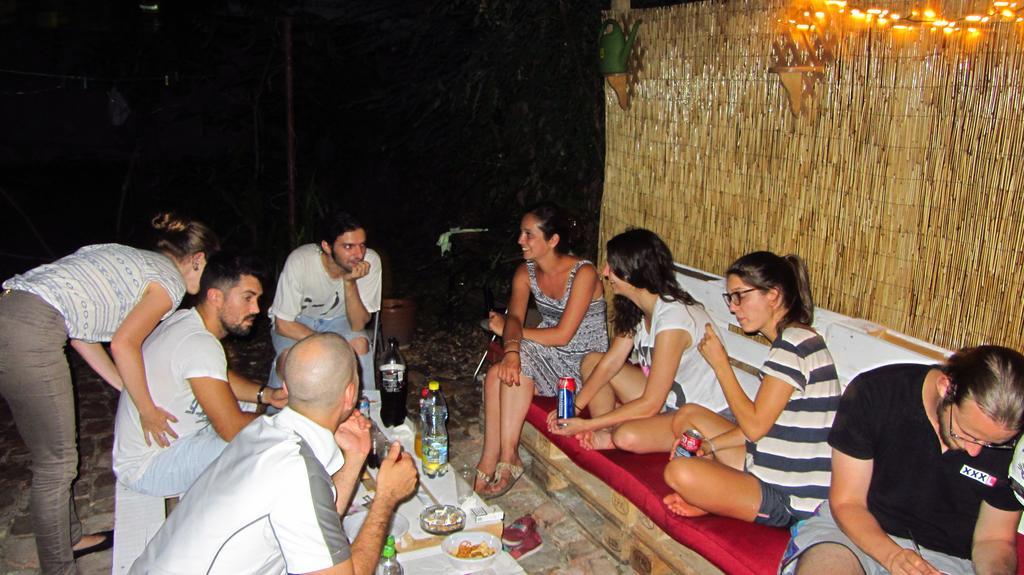 Friends Hostel Bucarest Exterior foto