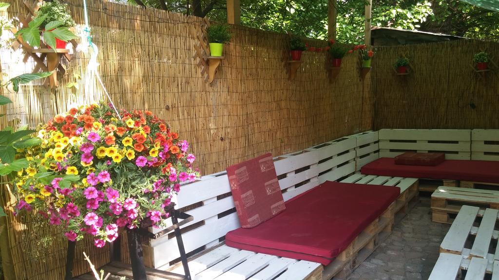 Friends Hostel Bucarest Exterior foto